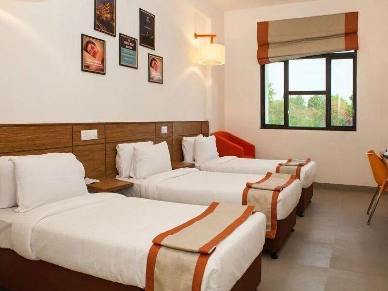 Max Hotels Jabalpur Exterior foto