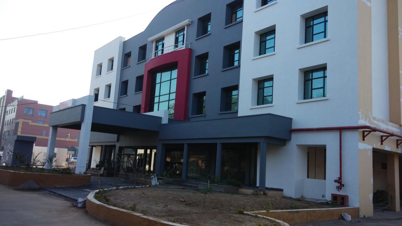 Max Hotels Jabalpur Exterior foto